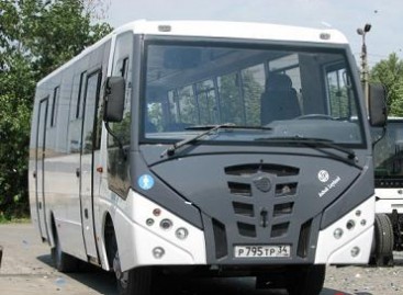 „Ashok Leyland“ ir „Volžanin“ pristatė vidutinės klasės autobusą