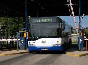 „Rīgas satiksme“ pristatė pirmąjį iš naujai įsigytųjų „Solaris“ autobusų
