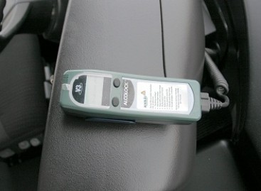 Neblaivius vairuotojus galėtų drausminti elektroniniai alkoblokai