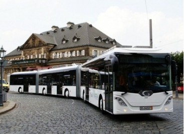 Hanoveryje pristatomas ilgiausias pasaulyje autobusas