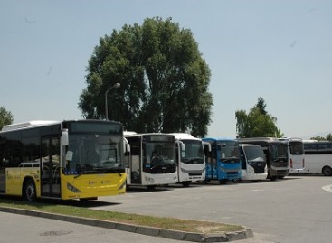 Autobusai, gimstantys tankų kaimynystėje