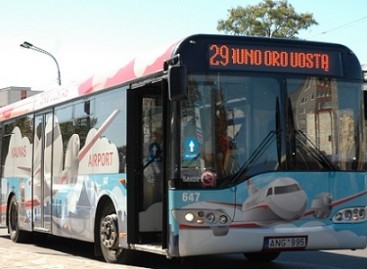 Kaune į oro uostą važiuojančiuose autobusuose bus galima atsiskaityti ir eurais