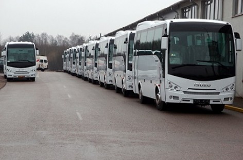 Dvylika „Isuzu“ autobusų iškeliavo į Estiją