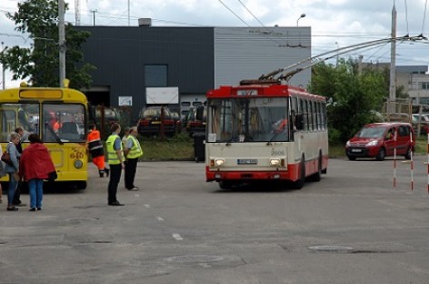 Paaiškėjo geriausi autobusų, troleibusų vairuotojai bei vairuotojai sargai