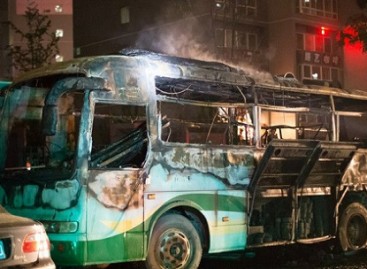 Įrengę autobuse barbekiu restoraną, kiniečiai sukėlė didelį gaisrą