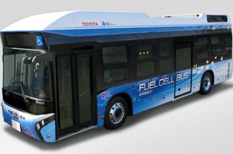 „Toyota“ ir „Hino“ sukūrė vandeniliu varomą autobusą