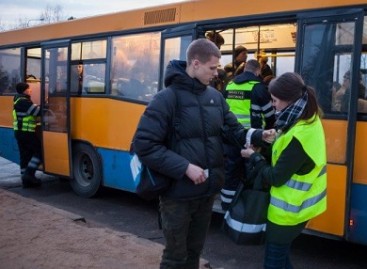 Vilniuje kontrolieriai viešojo transporto keleiviams išdalino beveik 3000 atšvaitų
