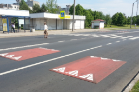 Kaune įrengtos viešajam transportui draugiškos greičio mažinimo salelės