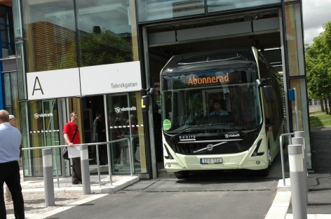 Nauja viešojo transporto koncepcija: autobusų stotelė… bibliotekoje
