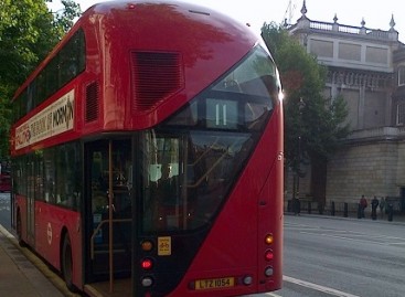 Londone pasirodys pirmasis pasaulyje dviaukštis elektrinis autobusas