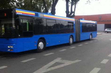 Pirmieji uostamiesčio autobusai jau perdažyti naujomis spalvomis
