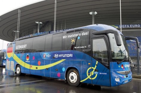 „Continental“ Europos futbolo čempionatui sukūrė specialias autobusų padangas