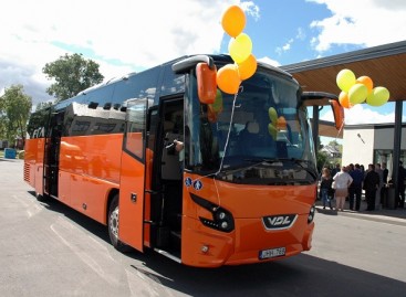 Mažeikiuose pristatytas pirmasis Baltijos šalyse naujas olandiškas autobusas