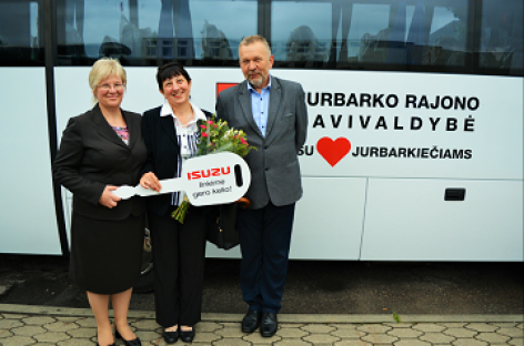 Jurbarkiečiai jau dešimtį metų renkasi „Isuzu” autobusus