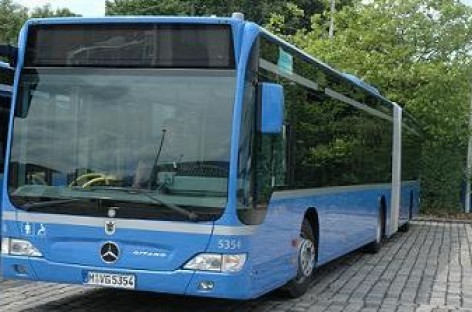 Almatoje keleivius veš „Mercedes-Benz“ autobusai
