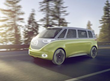 „Volkswagen” pristatė greičiausiai įkraunamą elektrinį mikroautobusą