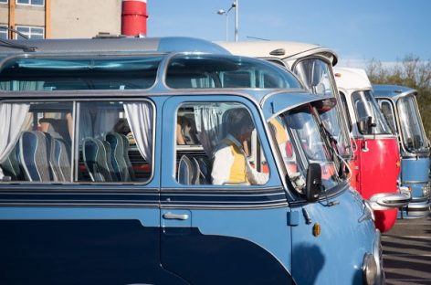 Taline „Muziejų nakties” lankytojus vežiojo senoviniai autobusai