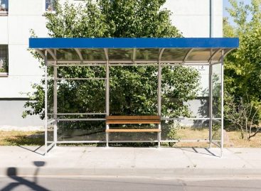 Vilniaus viešojo transporto stotelėse įrengiami nauji paviljonai