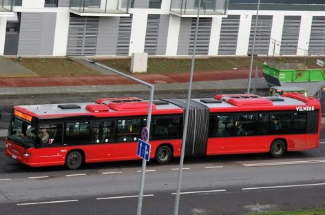 Net stipri liūtis nenuplovė sostinės privatininkų autobusų