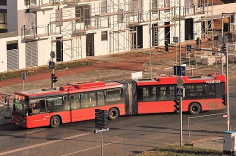 Privatininkų autobusai sostinėje ir toliau važinėja purvini