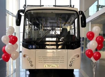 Rusijos kompanija „Simaz“ kartu su „Isuzu“ pristatė naują autobusą