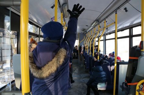 „Kauno autobusai“ darbuotojai supažindino mažuosius kauniečius su viešuoju transportu