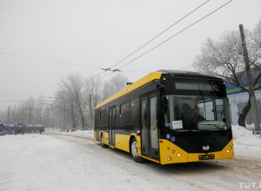 „Belkommunmaš“ pristatė itin greitai įkraunamą elektrinį autobusą „BKM-E321“