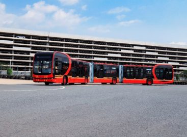 Pristatytas ilgiausias pasaulyje elektrinis autobusas