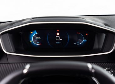 Lietimui jautrūs ekranai fizinių automobilių mygtukų dar nepakeis