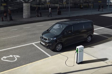 „Peugeot“ pristato naująjį elektrinį kelionėms skirtą „e-Traveller“