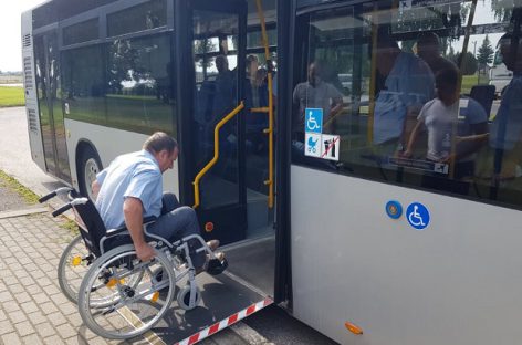 Marijampolės autobusų parko vairuotojams – mokymai, kaip padėti turintiems skirtingas negalias