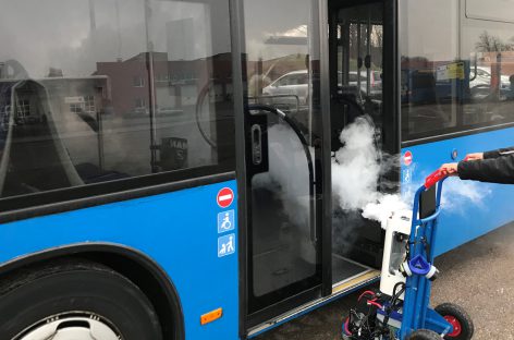 „Klaipėdos autobusų parkas“ autobusus dezinfekuoja garu