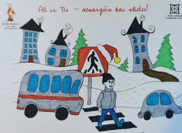 Mokinukai nupiešė kalėdinius linkėjimus vairuotojams