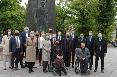 Memorandumą dėl viešojo transporto ir jo infrastruktūros pritaikymo individualių poreikių turintiems žmonėms pasirašė ir keleivių vežėjai