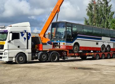 Joniškio autobusų parkas atsisveikino su senais autobusais