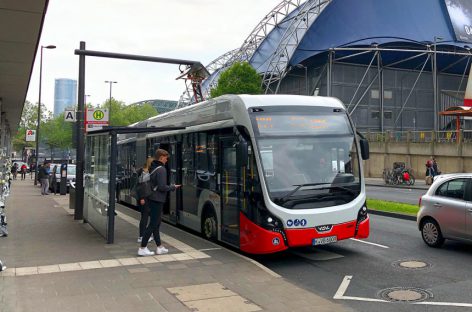 Vokietijoje elektriniai autobusai energija dalysis su traukiniais