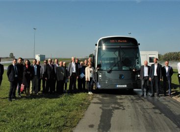 Keleivių vežėjai lankėsi „Dancer“ gamykloje, išbandė autobusą ekstremalaus vairavimo trasoje