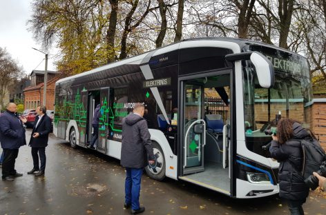 Viešajame transporte – naujas svečias: į Kauno gatves išriedėjo „MAN Lion‘s City E“ elektrobusas