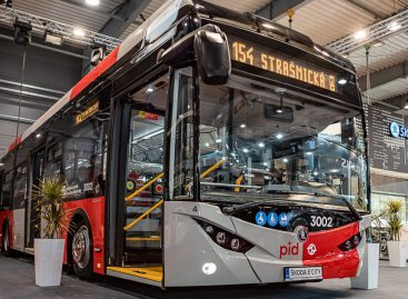 „Škoda“ pristatė Prahos miestui skirtą naują elektrinį autobusą