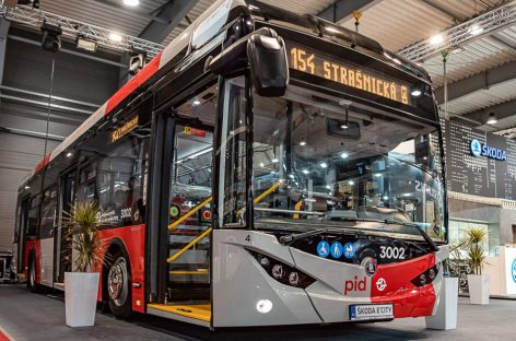 „Škoda“ pristatė Prahos miestui skirtą naują elektrinį autobusą