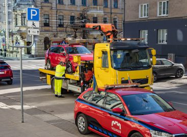 Neramios dienos KET pažeidėjams Vilniuje – neleistinai pastatyti automobiliai bus nutempiami