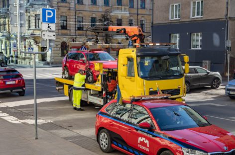 Neramios dienos KET pažeidėjams Vilniuje – neleistinai pastatyti automobiliai bus nutempiami