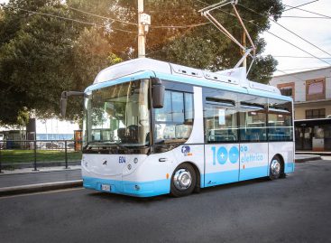 Pristatytas pirmasis 6 metrų elektrinis autobusas su pantografu