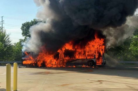 Naujų elektrinių autobusų pirkimo ateitis Konektikute neaiški – po kilusio gaisro raginama paskelbti pirkimų moratoriumą