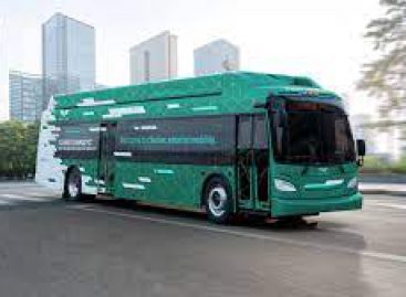 Pristatė vandenilinį autobusą, kuris vieną kartą įkrautomis baterijomis įveikia iki 600 km