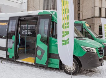 Į Alytaus miesto gatves išriedėjo du elektriniai maršrutiniai mikroautobusai