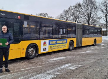 Lenkija perdavė Ukrainai didžiausią autobusą, skirtą vaikams vežti