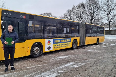 Lenkija perdavė Ukrainai didžiausią autobusą, skirtą vaikams vežti