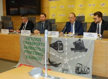 Seimo konferencijos salėje įvyko Lietuvos transporto darbuotojų profesinių sąjungų Forumo  įkūrimo 20-mečio minėjimas