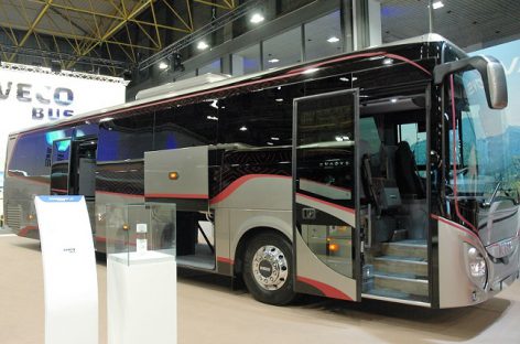 „IVECO Bus“ atidarė naują gamyklą pietų Italijoje – surinkinės ekologiškus autobusus